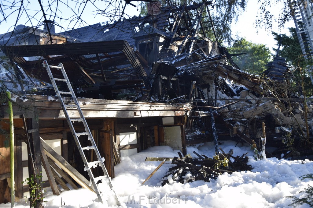 Grossfeuer Einfamilienhaus Siegburg Muehlengrabenstr P1229.JPG - Miklos Laubert